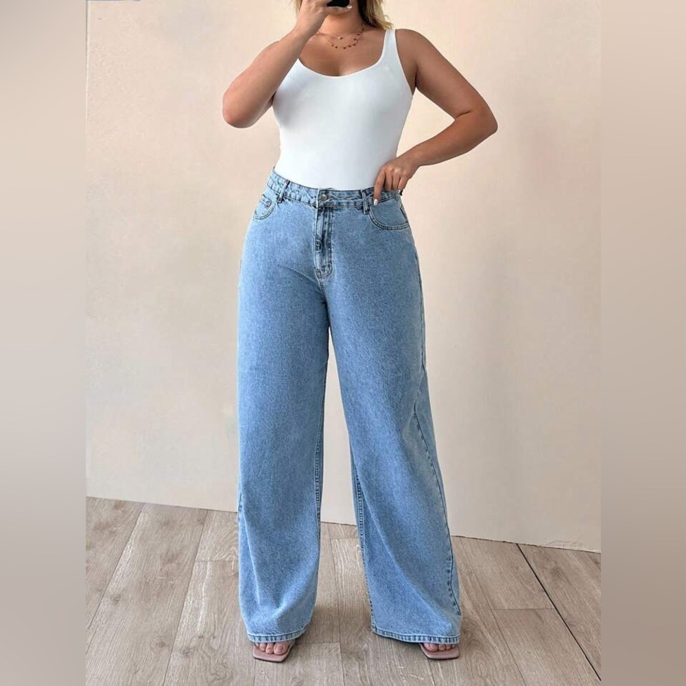 NWOT Women's Light/Medium Wash High Waist Wide-Leg Jeans Pants Sz 2XL